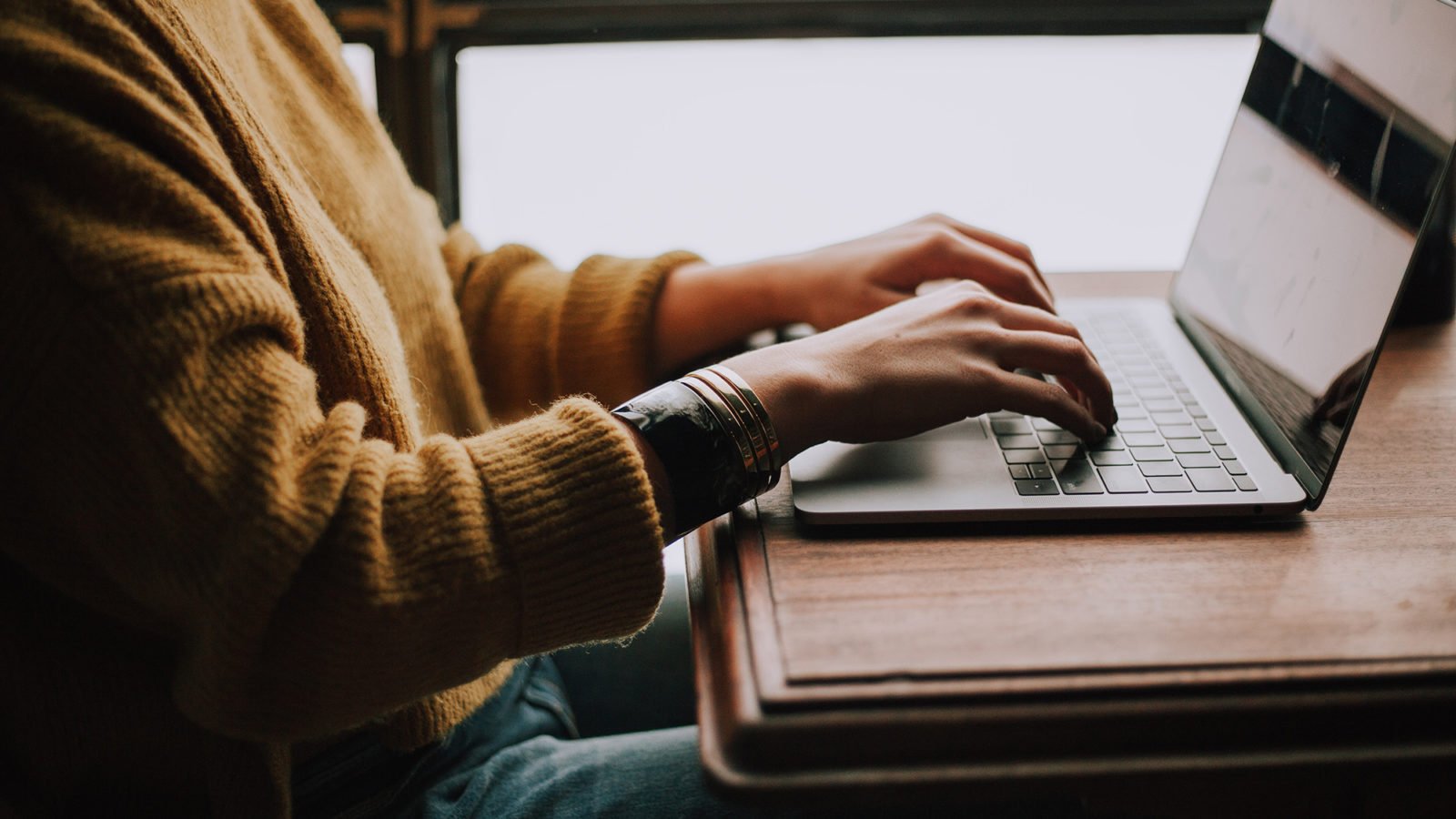 christin-hume-505826-unsplash-1600x900