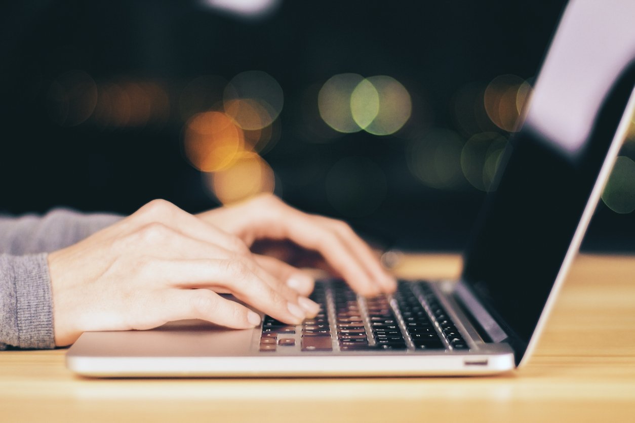 typing-on-laptop